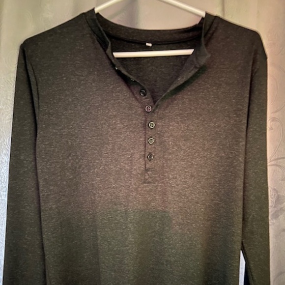 Black long sleeve shirt - Picture 3 of 3